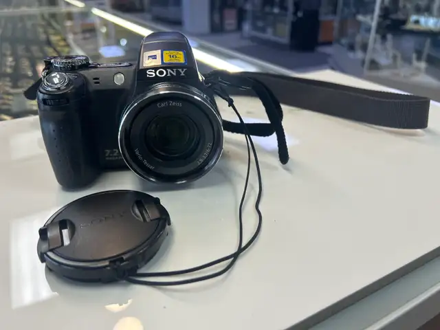 Sony DSC-H5 7.2MP digital camera