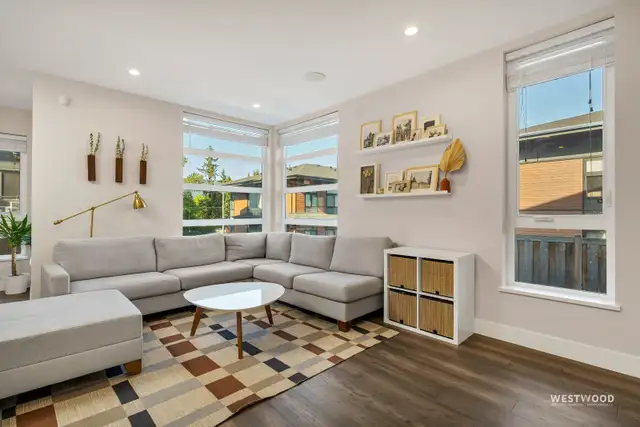 Developers own unit. Townhouse with unmatched features! - Photo 2
