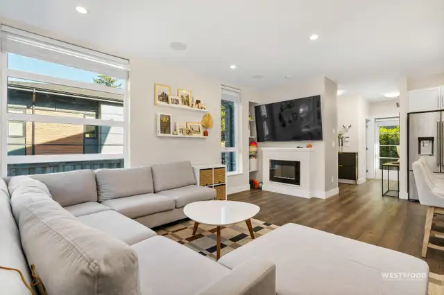 Developers own unit. Townhouse with unmatched features! - Photo 3