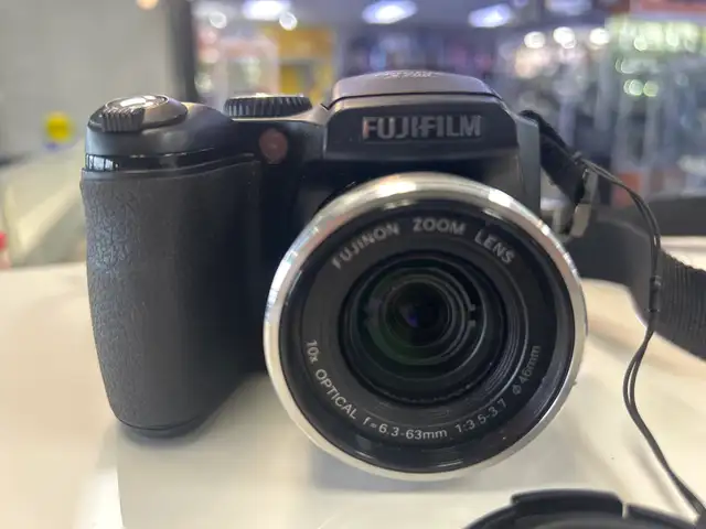 Fujifilm s700 Finepix 7.1 mp digital camera - Photo 2