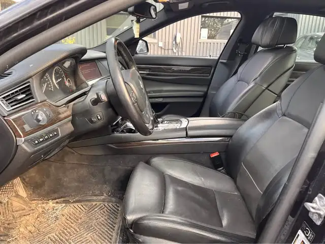 2012 BMW 750i - Photo 6
