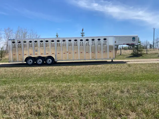 Stock trailer - Photo 2