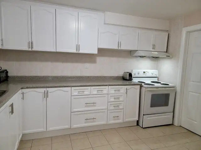 Basement For Rent Pickering - Photo 6