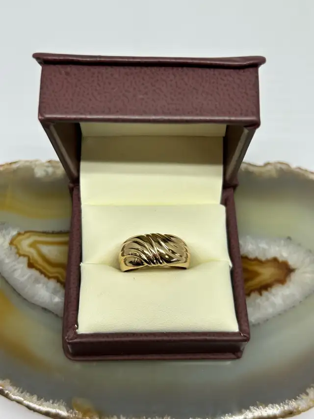 Swirl Striped Dome Ring - Photo 2