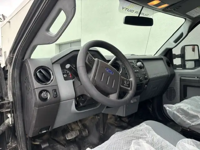 2015 Ford Super Duty F-250 SRW 4WD CREW CAB-SHORT BOX-1 OWNER- - Photo 12