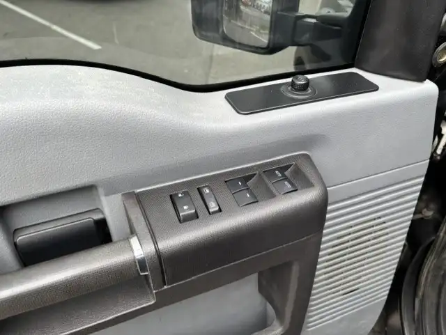 2015 Ford Super Duty F-250 SRW 4WD CREW CAB-SHORT BOX-1 OWNER- - Photo 19