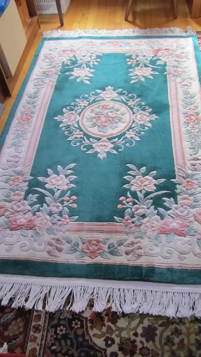 WONDERFUL 46"X 72" HANDMADE FLOWER MOTIF WOOL RUG - Photo 2