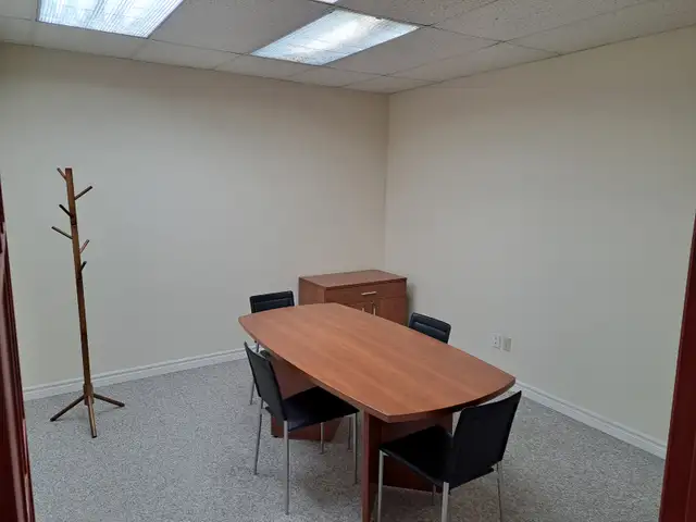 Bureau rénové à louer – À deux pas  du Metro Côte-Vertu - Photo 4