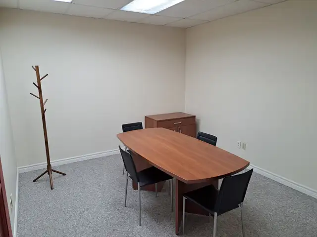 Bureau rénové à louer – À deux pas  du Metro Côte-Vertu - Photo 5