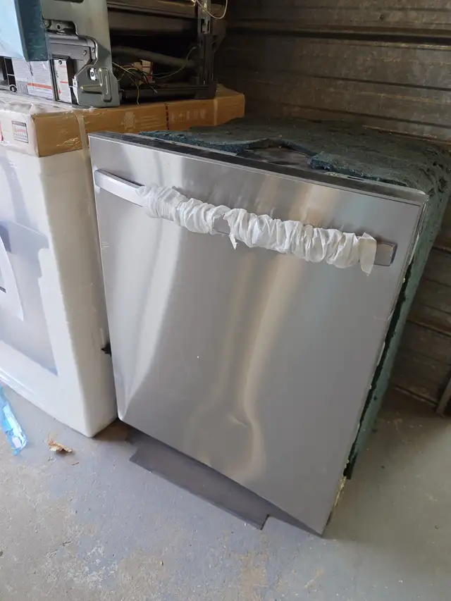 Samsung '24' Stainless Steel Dishwasher on Sale‼️ - Photo 3