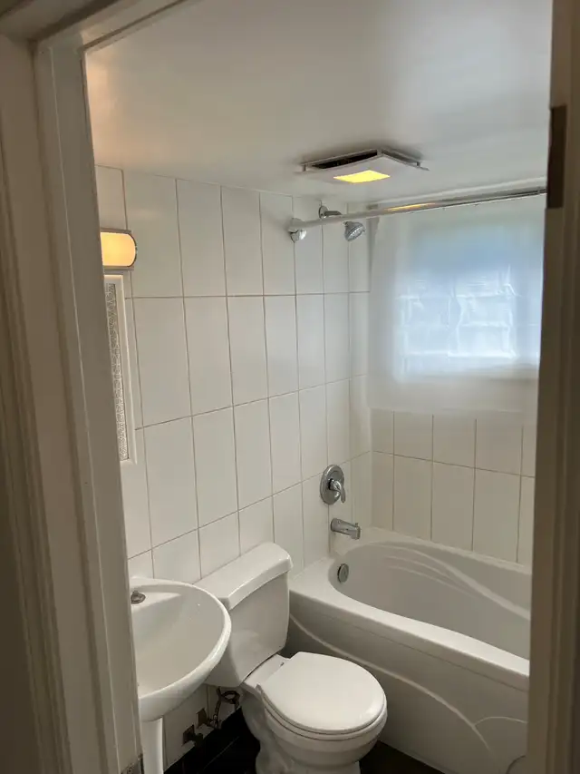 Ahunstic/Nouveau Bordeaux Bachelor bas de triplex - Photo 2