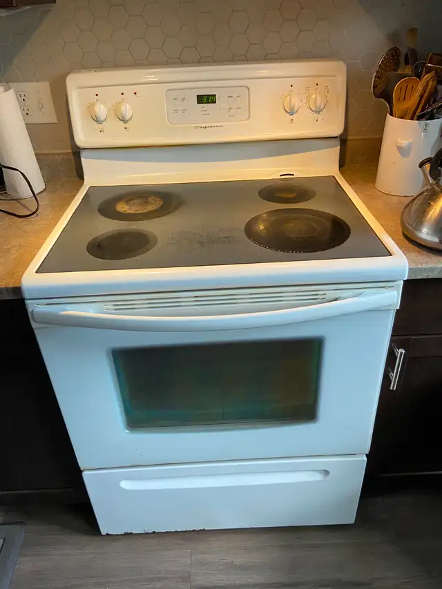 Frigidaire stove for sell