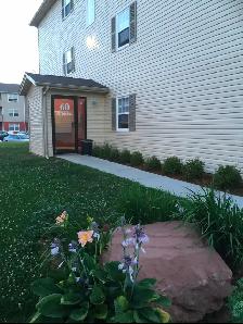 Ground floor quiet 2bedroom apt with washer dryer for July 1st - Photo 3