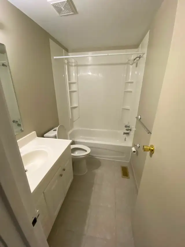 Female Only Student House With 1 Bedroom For Rent In Thorold - Photo 8