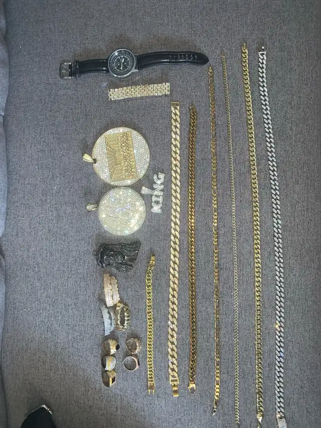 costume jewelry - Photo 2