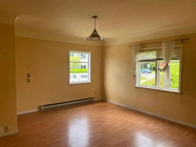 1539 Church Ave - 3 bed/1 bath plus den - Photo 3