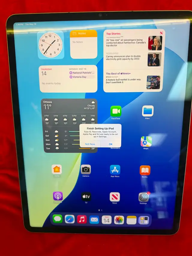 12.9' iPad Pro Wi-Fi   Cellular 256GB 6th Gen W Box Charger