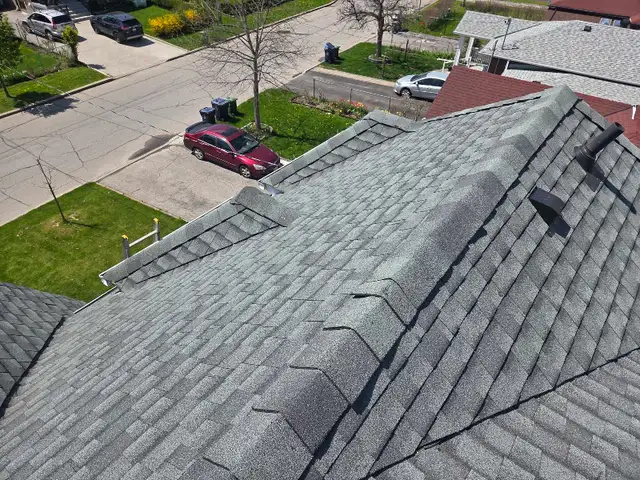 ROOFING CREWS