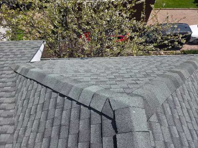 ROOFING CREWS - Photo 2
