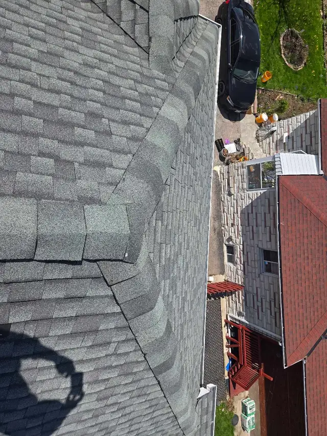 ROOFING CREWS - Photo 3