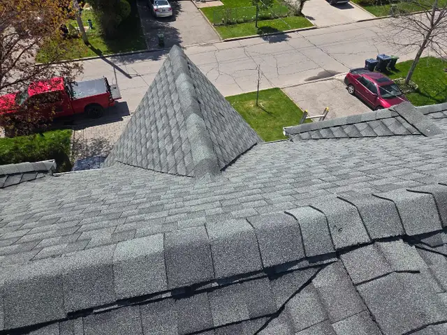 ROOFING CREWS - Photo 4