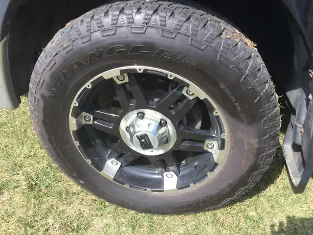 2015 Dodge RAM 1500 4x4 Quad Cab w/ Snow Plow - Photo 9