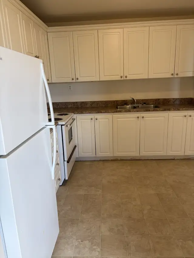 1 and 2 bedroom apts - Prime Orillia location - Photo 2