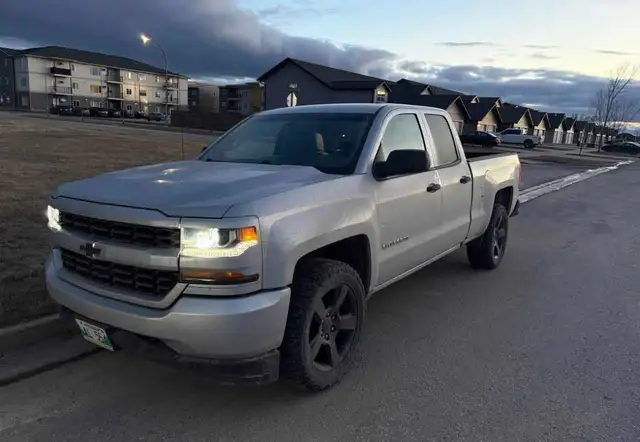 2017Cheerolet Silverado 150 Extended Cab - Photo 3