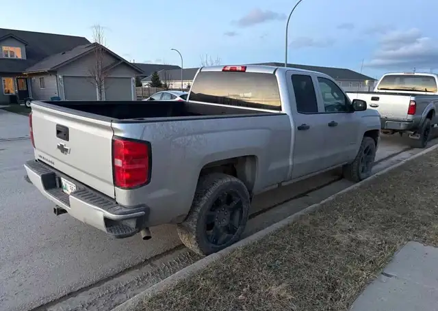 2017Cheerolet Silverado 150 Extended Cab - Photo 4