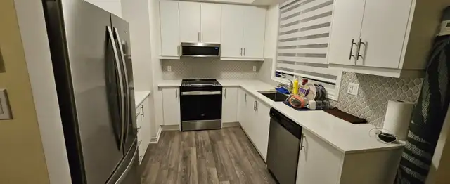 Beautiful 2 Bed Townhouse for Rent – Big Rooms, Balcony, Parking - Photo 5