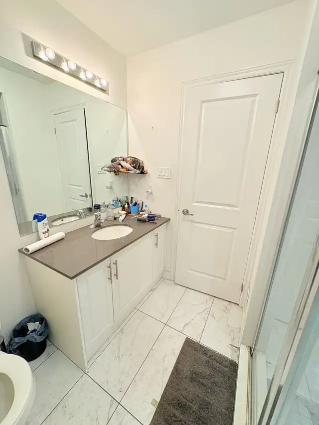 Beautiful 2 Bed Townhouse for Rent – Big Rooms, Balcony, Parking - Photo 6