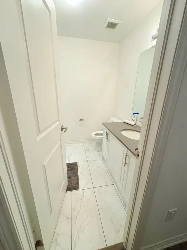Beautiful 2 Bed Townhouse for Rent – Big Rooms, Balcony, Parking - Photo 7