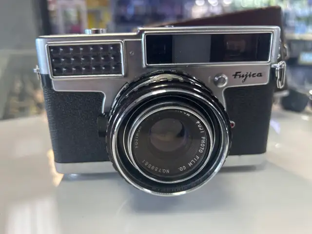 Fujica 35-SE SLR with case - Photo 2
