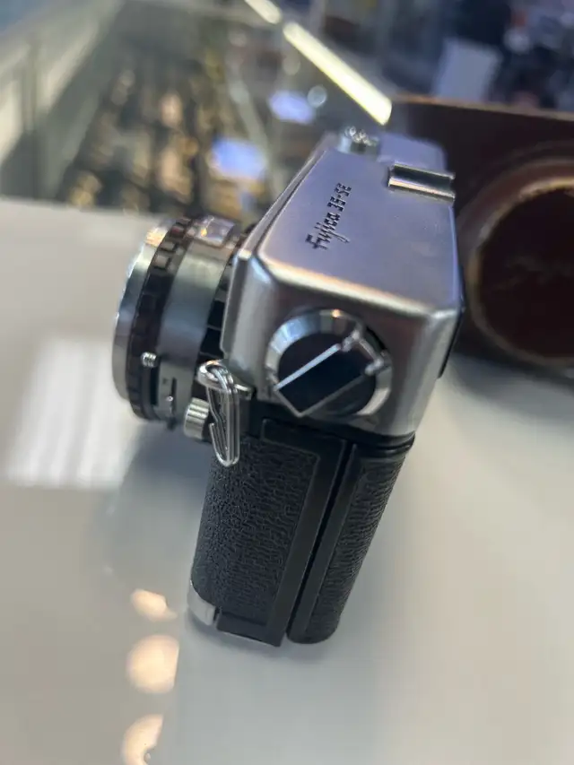 Fujica 35-SE SLR with case - Photo 3