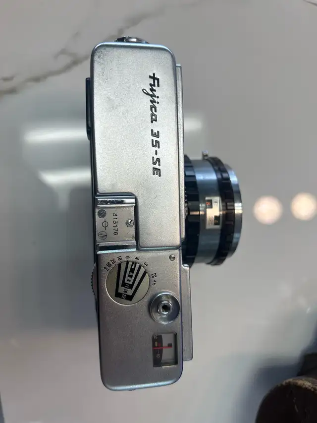 Fujica 35-SE SLR with case - Photo 6