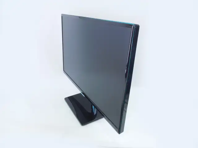 27' Samsung HD 16:9 1920 x 1080p computer monitor