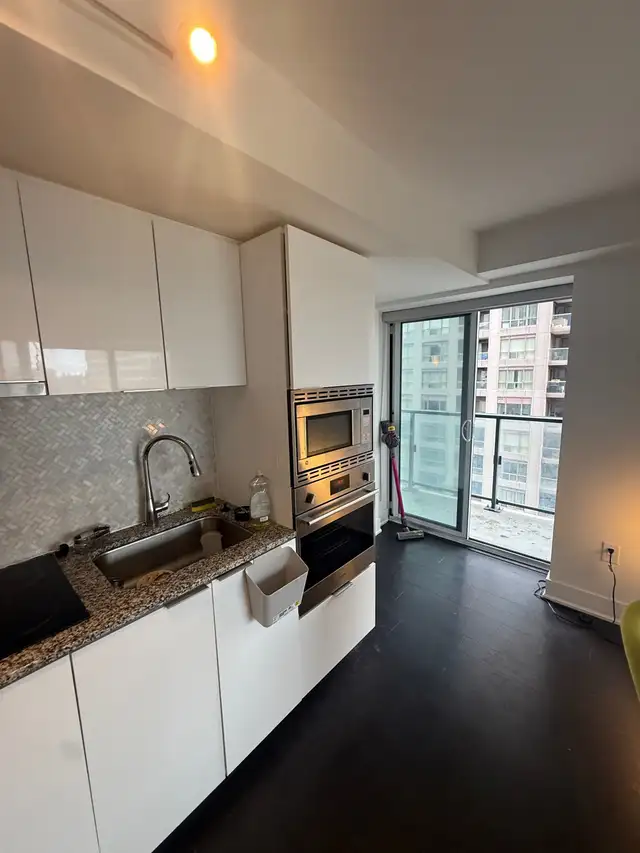 955 bay st 1 room for rent Weekend - Photo 5