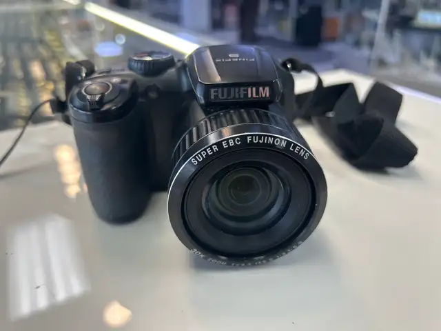 Fujifilm Finepix S4800 16MP camera