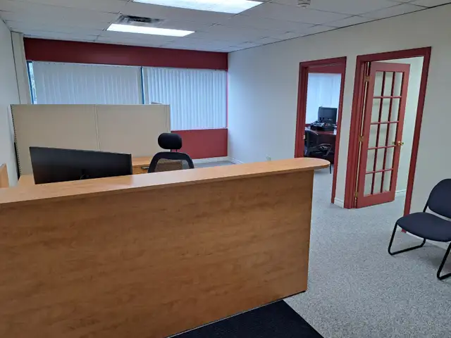Bureau rénové à louer – À deux pas du Metro Côte-Vertu - Photo 9