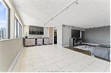 Spacious apartment for rent - great views of Detroit skyline!