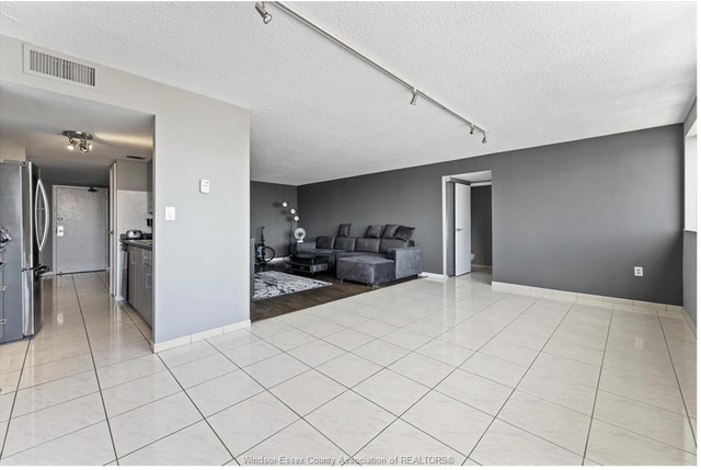 Spacious apartment for rent - great views of Detroit skyline! - Photo 10