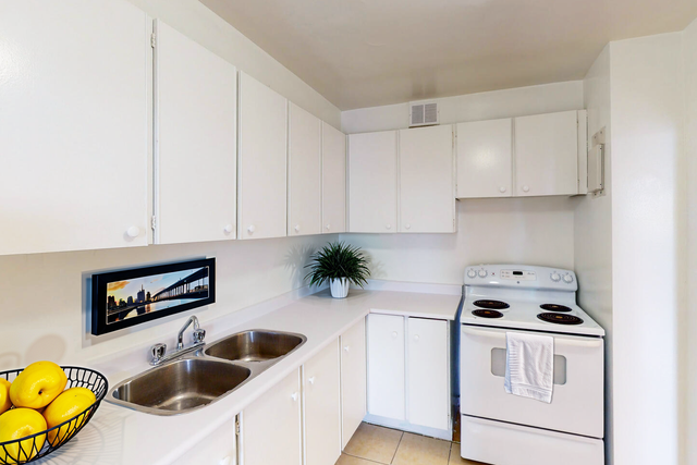 ONE MONTH FREE | North York Rentals | 35 Canyon Ave - Photo 3