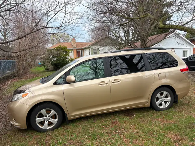 Toyota Sienna Van For Sale 2011 $1,000
