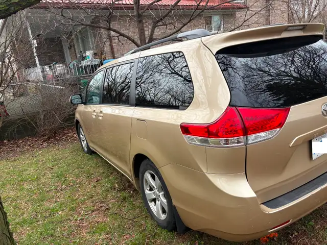 Toyota Sienna Van For Sale 2011 $1,000 - Photo 5