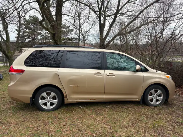 Toyota Sienna Van For Sale 2011 $1,000 - Photo 7