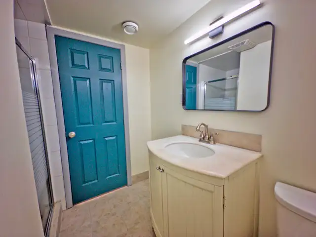 Modern Bedroom for Rent in Newly Developed Basement - Photo 6