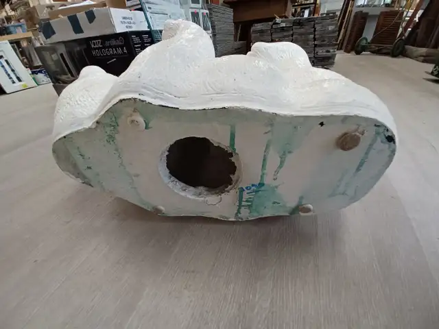 Vintage Polar Bear Coffee Table - Photo 3