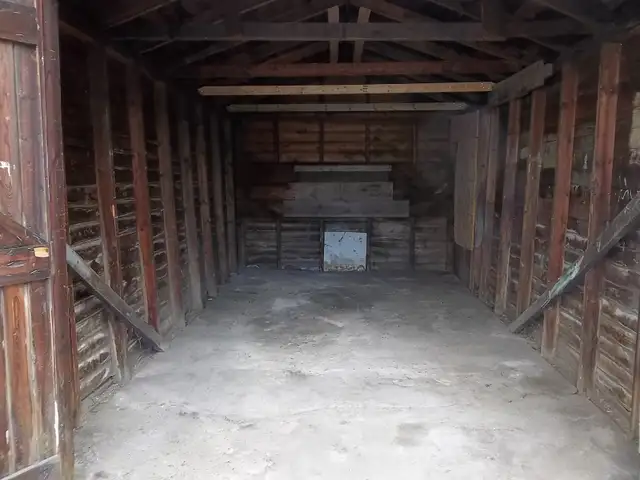 GARAGE FOR RENT - Photo 2
