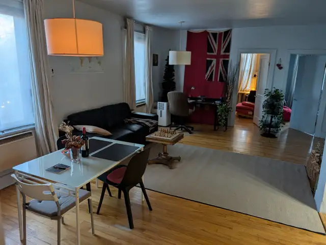 Room for woman. NDG Montreal. Near Villa Maria Metro. $875 incl.