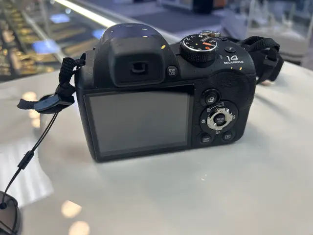 Fujifilm Finepix S4000 14MP Digital Camera - Photo 3